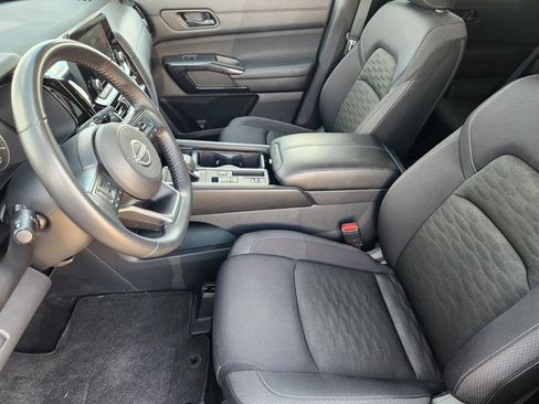 Used 2025 Nissan Pathfinder SV FWD image 13