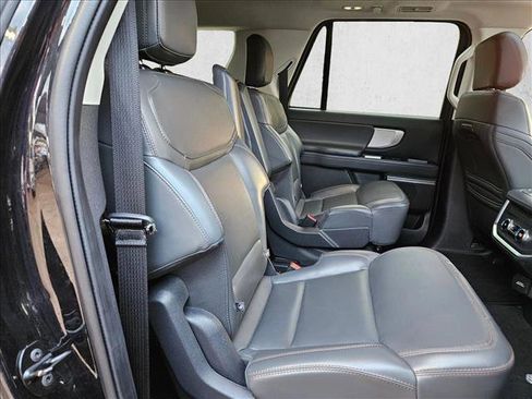 Used 2025 Ford Expedition Max Active AWD/4WD image 16