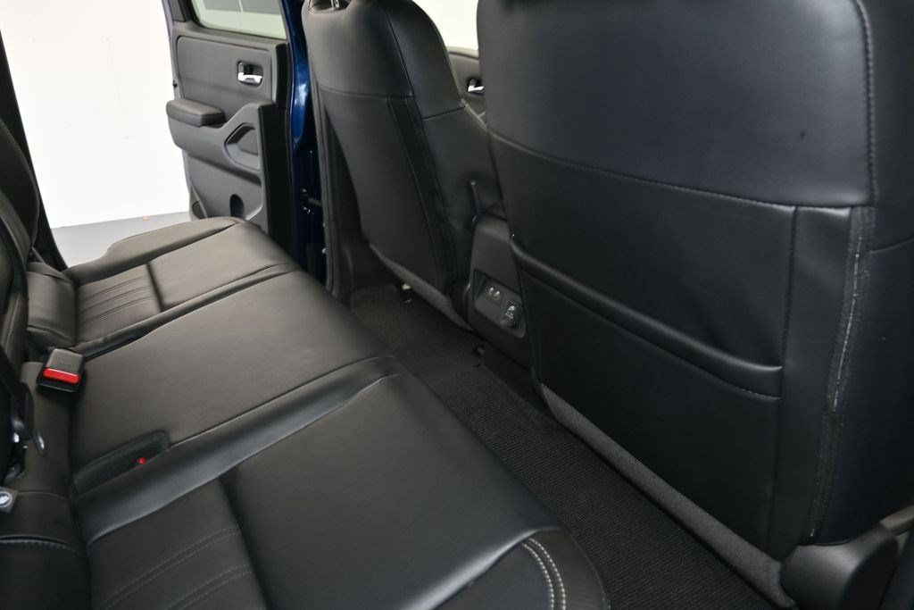 Used 2023 Nissan Frontier SV w/ SV Premium Package AWD/4WD image 11