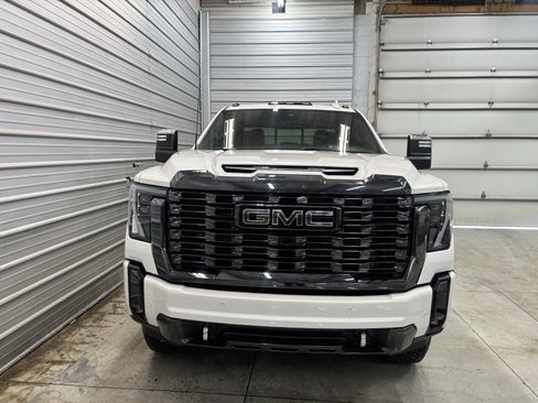 Used 2024 GMC Sierra 3500 Denali Ultimate image 2