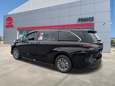 New 2026 Toyota Sienna XLE FWD image 6