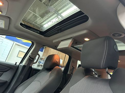 Used 2017 Chevrolet Traverse LT w/ Traveler's Package image 22