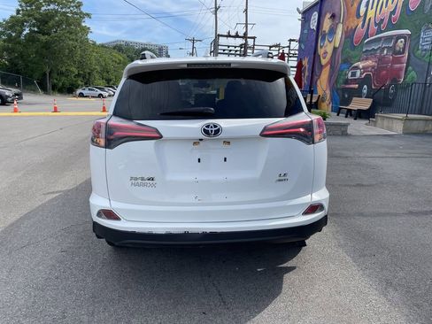 Used 2017 Toyota RAV4 LE AWD/4WD image 4