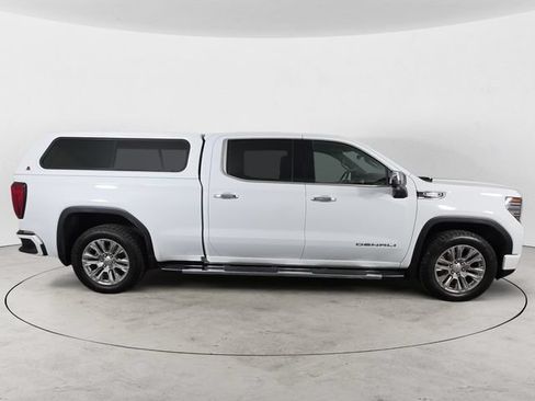 Used 2023 GMC Sierra 1500 Denali w/ Technology Package AWD/4WD image 4