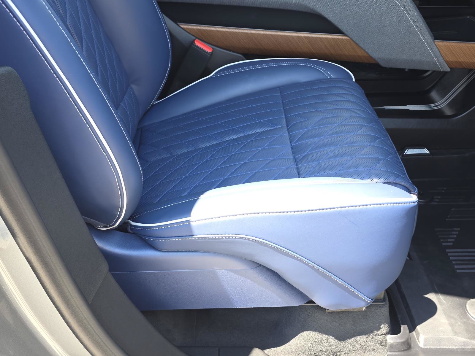Certified 2026 Cadillac Vistiq Premium Luxury w/ LPO, Floor Liner Package AWD/4WD image 25