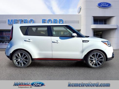 Used 2018 Kia Soul ! w/ Tech Package image 2