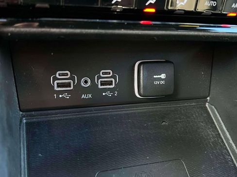 Used 2023 Jeep Grand Cherokee Altitude AWD/4WD image 13
