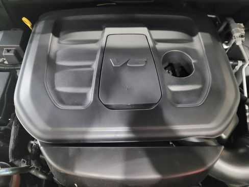 Used 2021 Jeep Grand Cherokee Laredo image 30