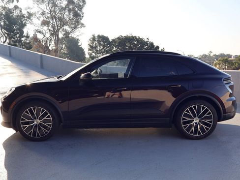 New 2025 Porsche Macan 4 Electric image 2