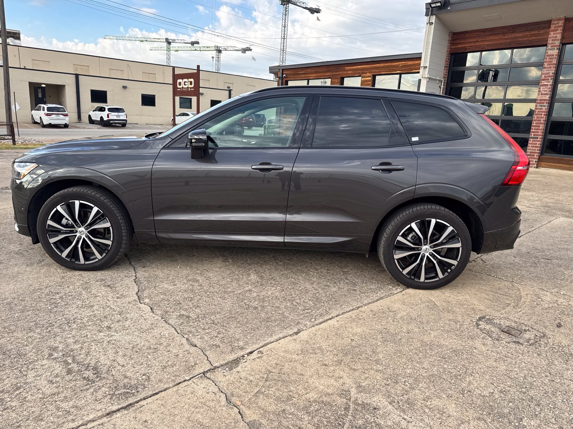 Used 2024 Volvo XC60 B5 Plus w/ Protection Package Premier AWD/4WD image 11