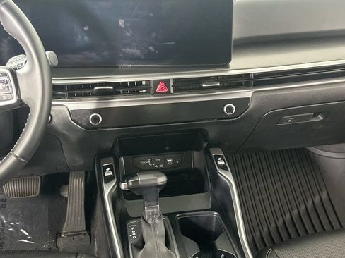 Used 2024 Kia Sorento S FWD image 21