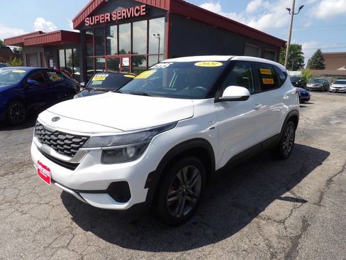 Used 2021 Kia Seltos LX AWD/4WD image 1