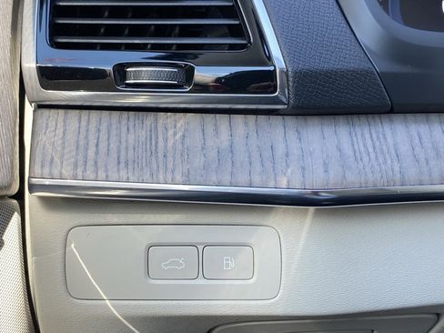 Used 2023 Volvo XC90 T8 Plus w/ Protection Package Premier image 10