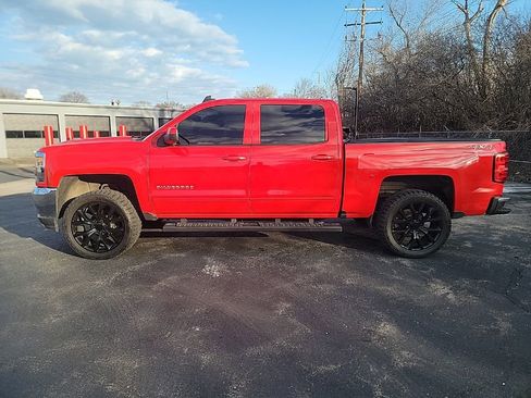 Used 2018 Chevrolet Silverado 1500 LT w/ LT Eassist Package image 2