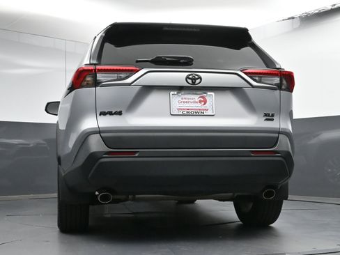 Used 2021 Toyota RAV4 XLE Premium image 28