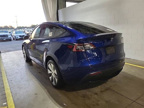 Used 2024 Tesla Model Y Long Range AWD/4WD image 4