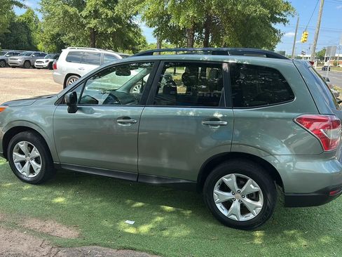 Used 2016 Subaru Forester 2.5i Premium w/ Popular Package #2 AWD/4WD image 4
