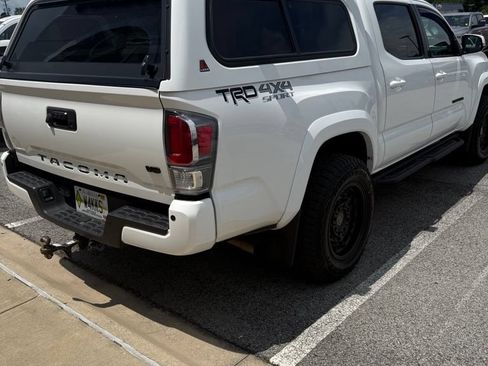 Used 2022 Toyota Tacoma TRD Sport w/ TRD Premium Sport Package AWD/4WD image 10