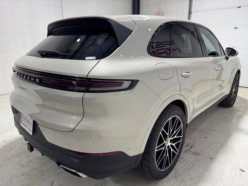 Used 2026 Porsche Cayenne AWD/4WD image 7