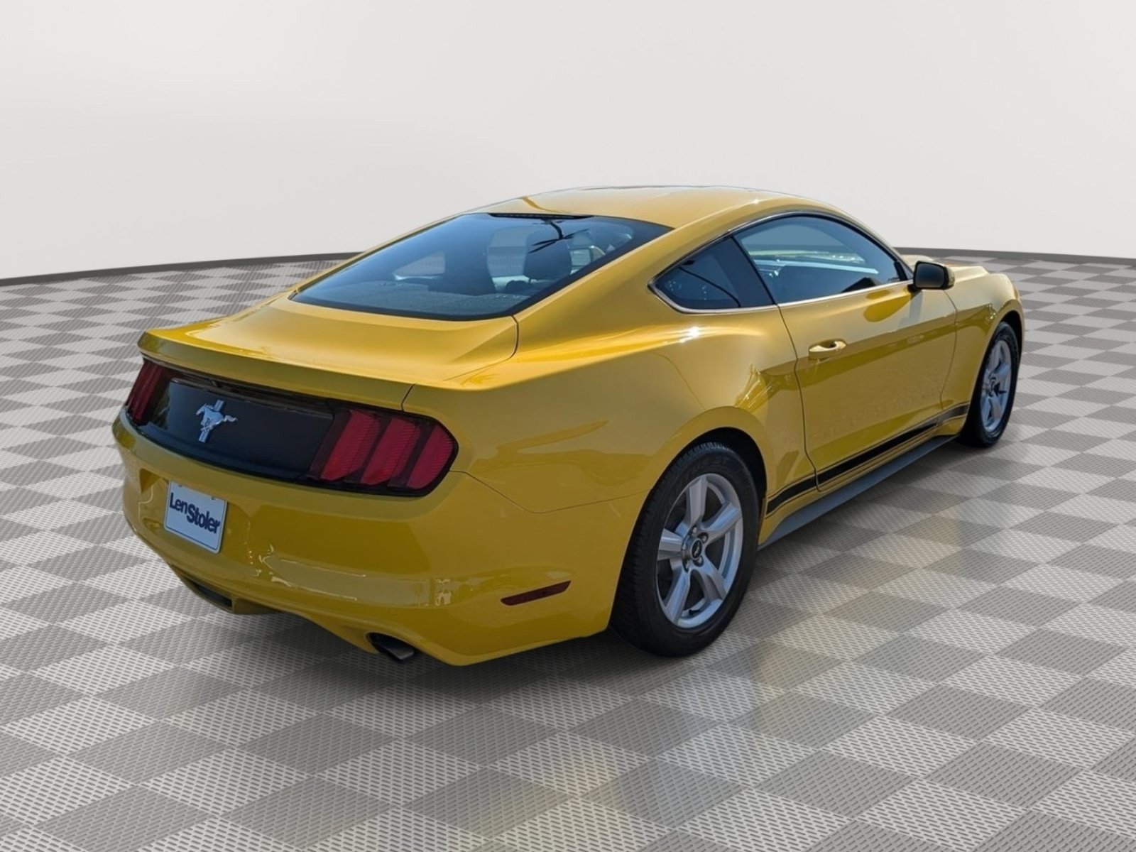 Used 2016 Ford Mustang Coupe RWD image 3