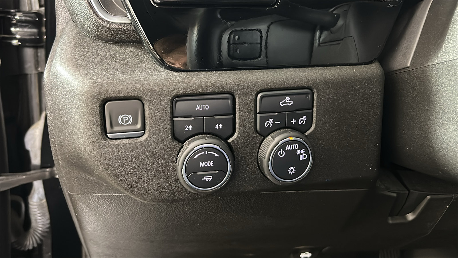 Used 2023 Chevrolet Silverado 1500 LT AWD/4WD image 23