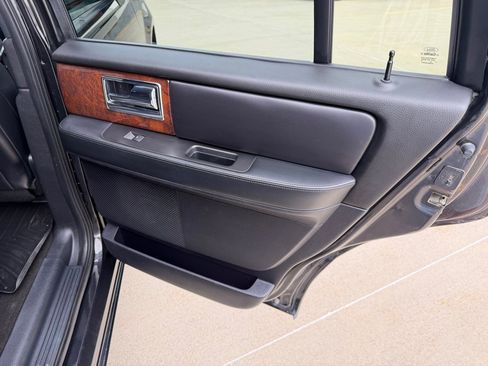 Used 2015 Lincoln Navigator 4WD image 25
