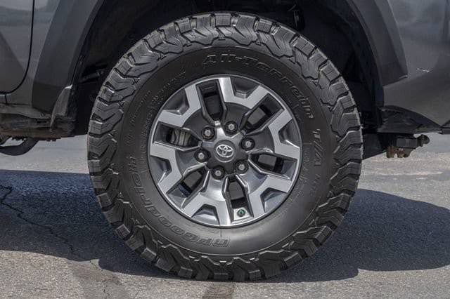 Used 2020 Toyota Tacoma TRD Off-Road AWD/4WD image 12