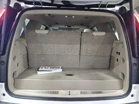 Used 2018 Cadillac Escalade Luxury RWD image 6