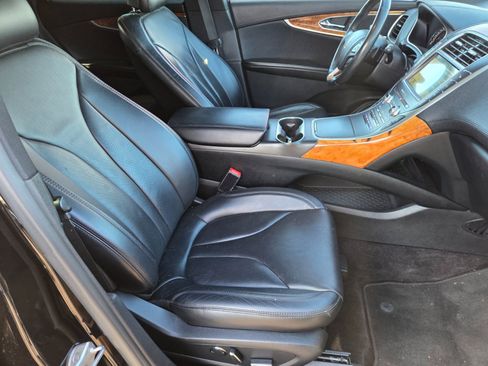 Used 2016 Lincoln MKX Reserve w/ Technology Package FWD image 14