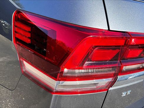 Used 2019 Volkswagen Atlas SE w/ Panoramic Sunroof Package image 28