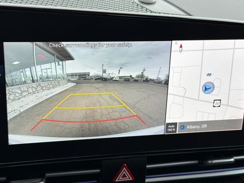 Used 2025 Hyundai Elantra SEL FWD image 18