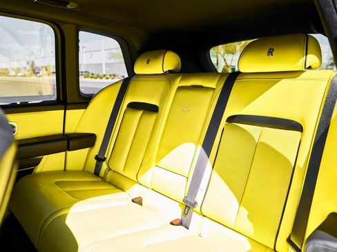 Used 2022 Rolls-Royce Cullinan Black Badge w/ Dark Exterior Package image 51