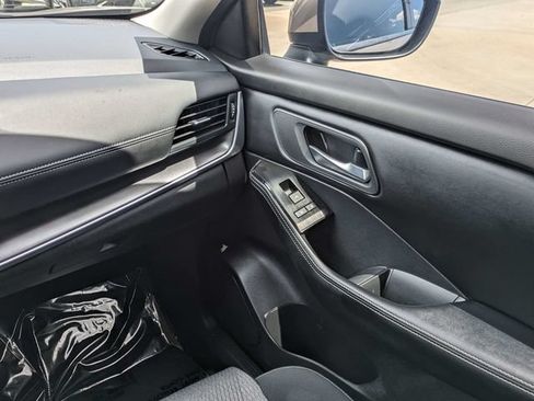 Used 2024 Nissan Rogue SV FWD image 18