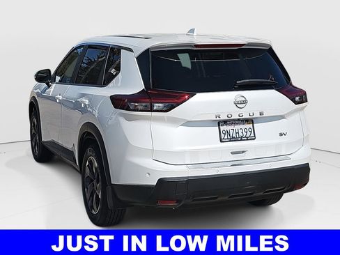 Used 2024 Nissan Rogue SV image 5