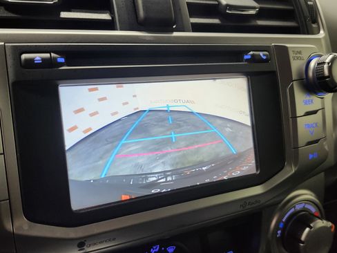 Used 2015 Toyota 4Runner SR5 image 2