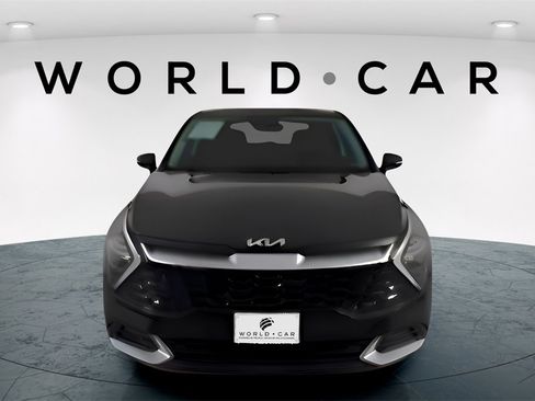 Certified 2024 Kia Sportage EX image 2