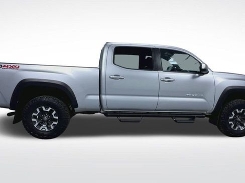 Used 2022 Toyota Tacoma TRD Off-Road w/ Technology Package image 11