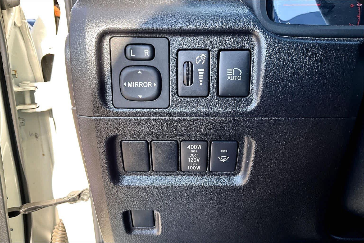 Used 2022 Toyota 4Runner SR5 Premium w/ Moonroof Package RWD image 34
