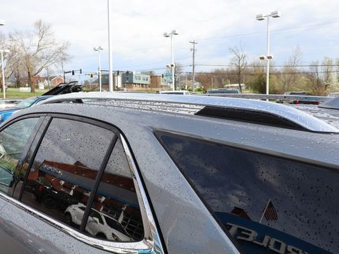 Used 2023 Chevrolet Equinox Premier image 31