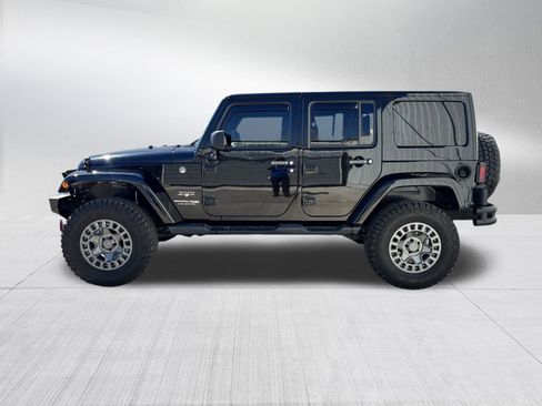 Used 2018 Jeep Wrangler Unlimited Sahara w/ Connectivity Group image 4