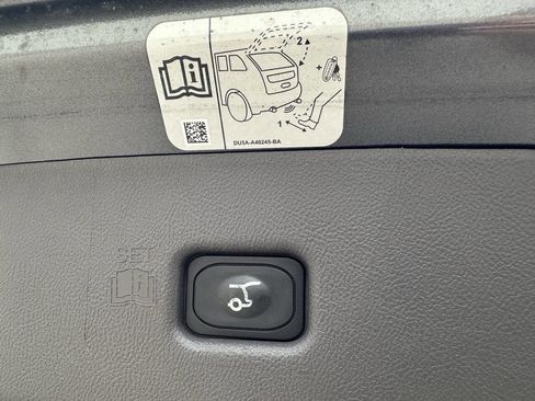 Used 2017 Lincoln MKX Reserve w/ Driver Assistance Package image 40