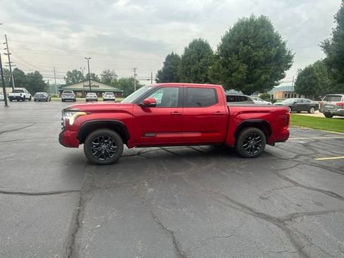 Used 2022 Toyota Tundra Platinum w/ Advanced Package AWD/4WD image 4