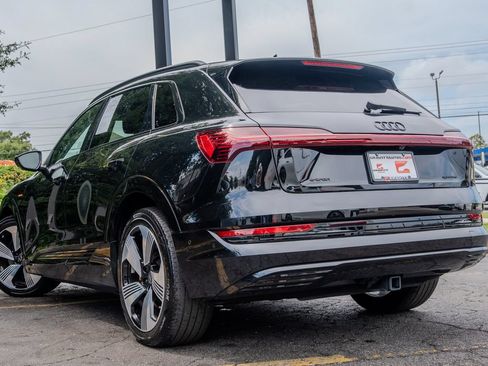 Used 2023 Audi e-tron Premium Plus AWD/4WD image 23