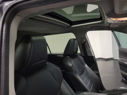 Used 2020 Toyota RAV4 XLE Premium AWD/4WD image 34
