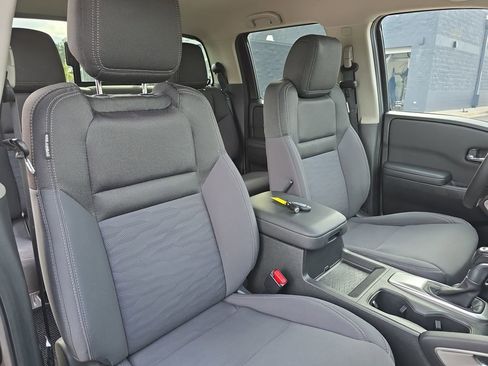 Used 2024 Nissan Frontier SV w/ SV Convenience Package image 12