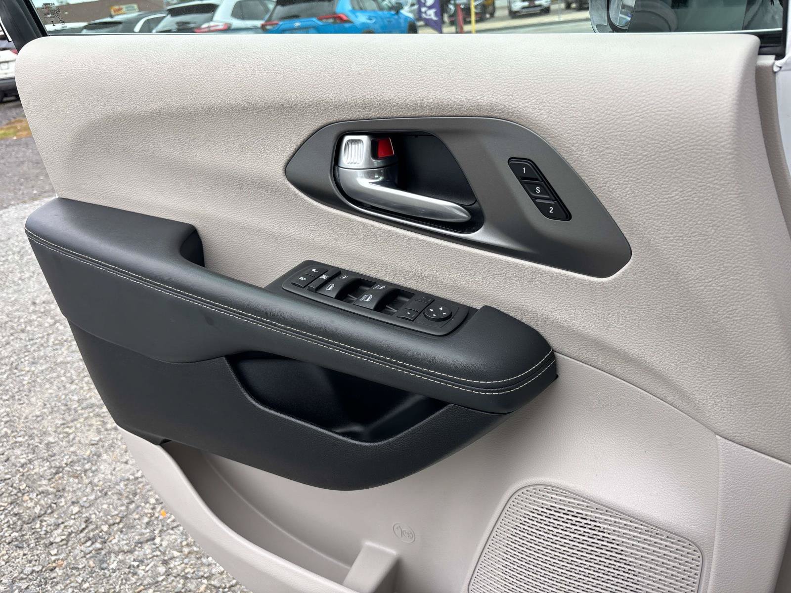 Used 2024 Chrysler Pacifica Touring-L FWD image 22