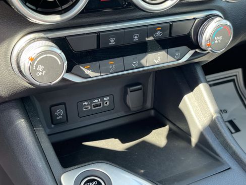 Used 2025 Nissan Sentra SV FWD image 30