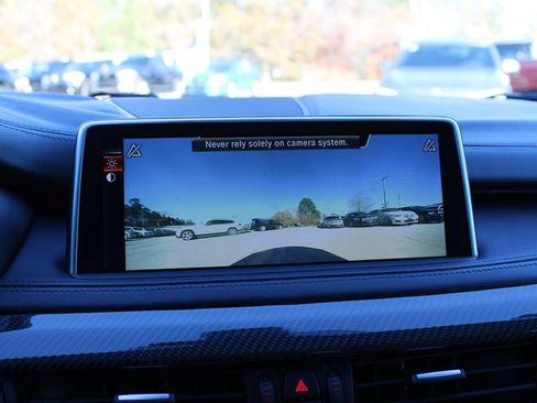 Used 2015 BMW X5 M image 26