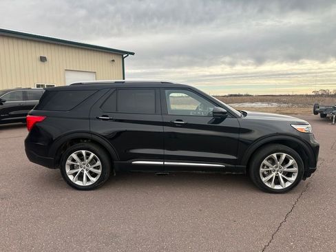 Used 2024 Ford Explorer Platinum w/ Technology Package image 36