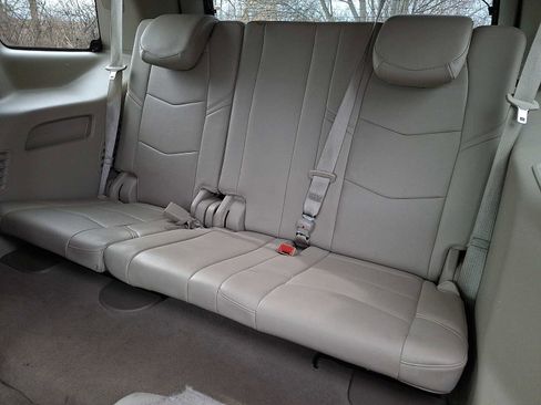 Used 2018 Cadillac Escalade Luxury image 10